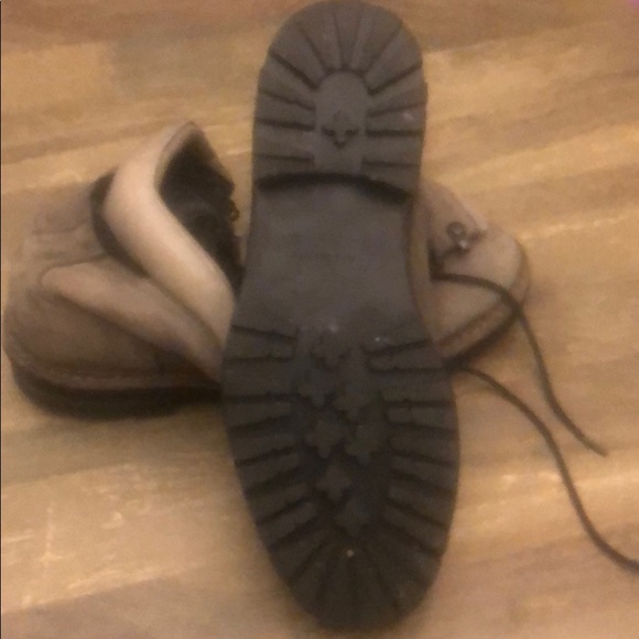 Shoes - Picture 4 of 6